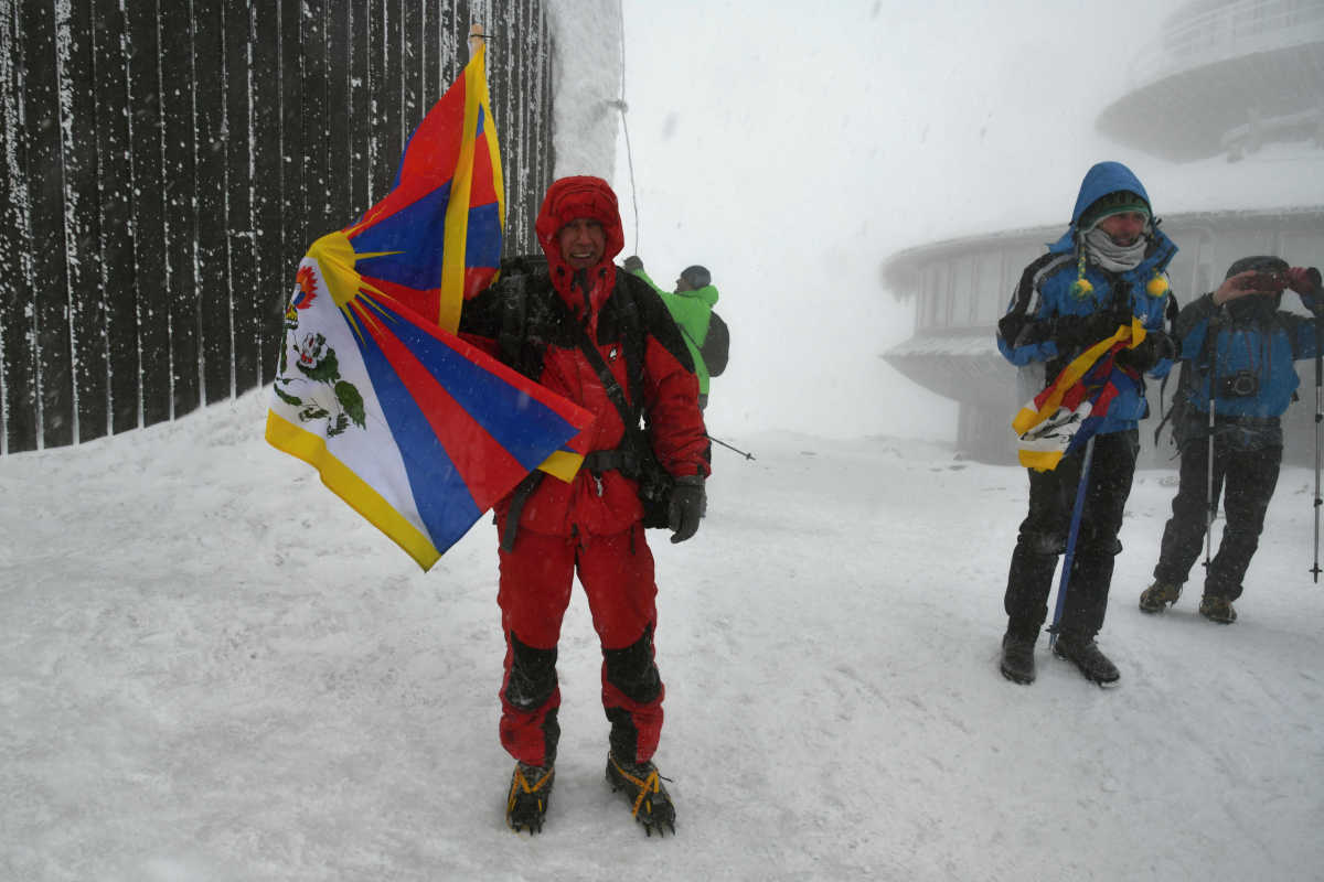 Tibetská vlajka na střeše republiky, 9. 3. 2019