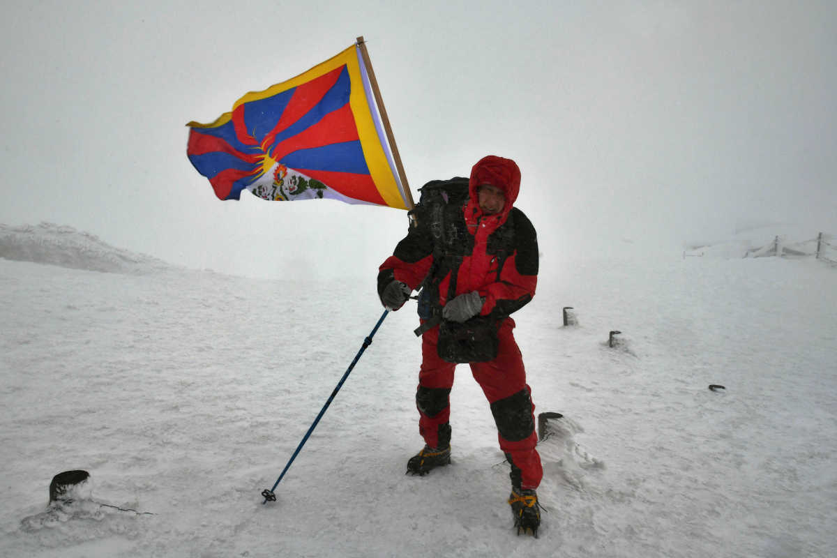 Tibetská vlajka na střeše republiky, 9. 3. 2019